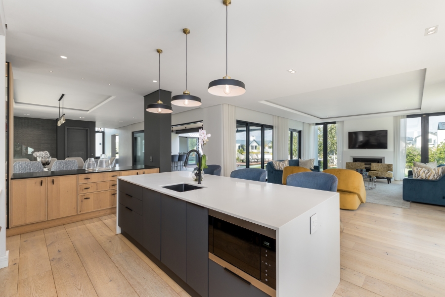 5 Bedroom Property for Sale in Val De Vie Estate Western Cape